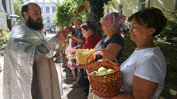 Яблочный Спас 2025: история, традиции и какого числа отмечают праздник