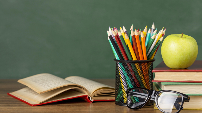 День учителя в России 2025: какого числа отмечают праздник