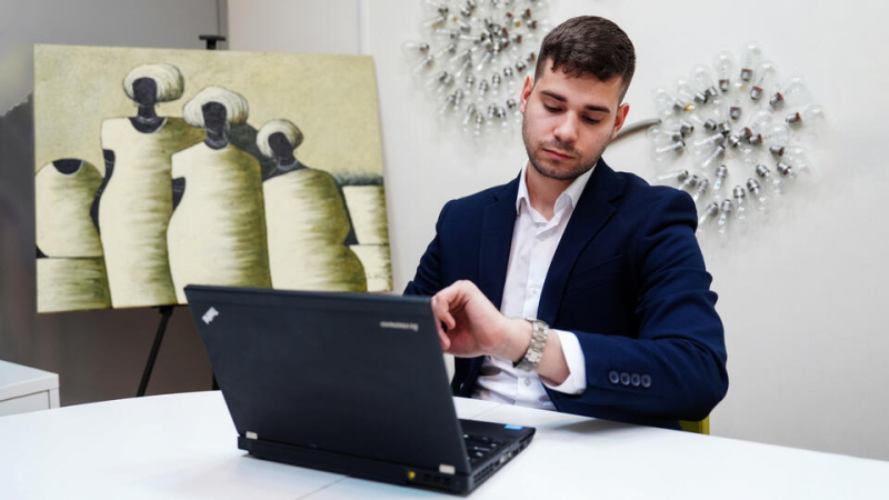 Врачи доказали вред переработок и трудоголизма